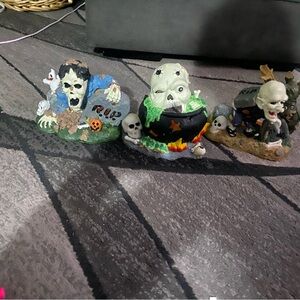 Halloween Zombie Pet Figurines Set